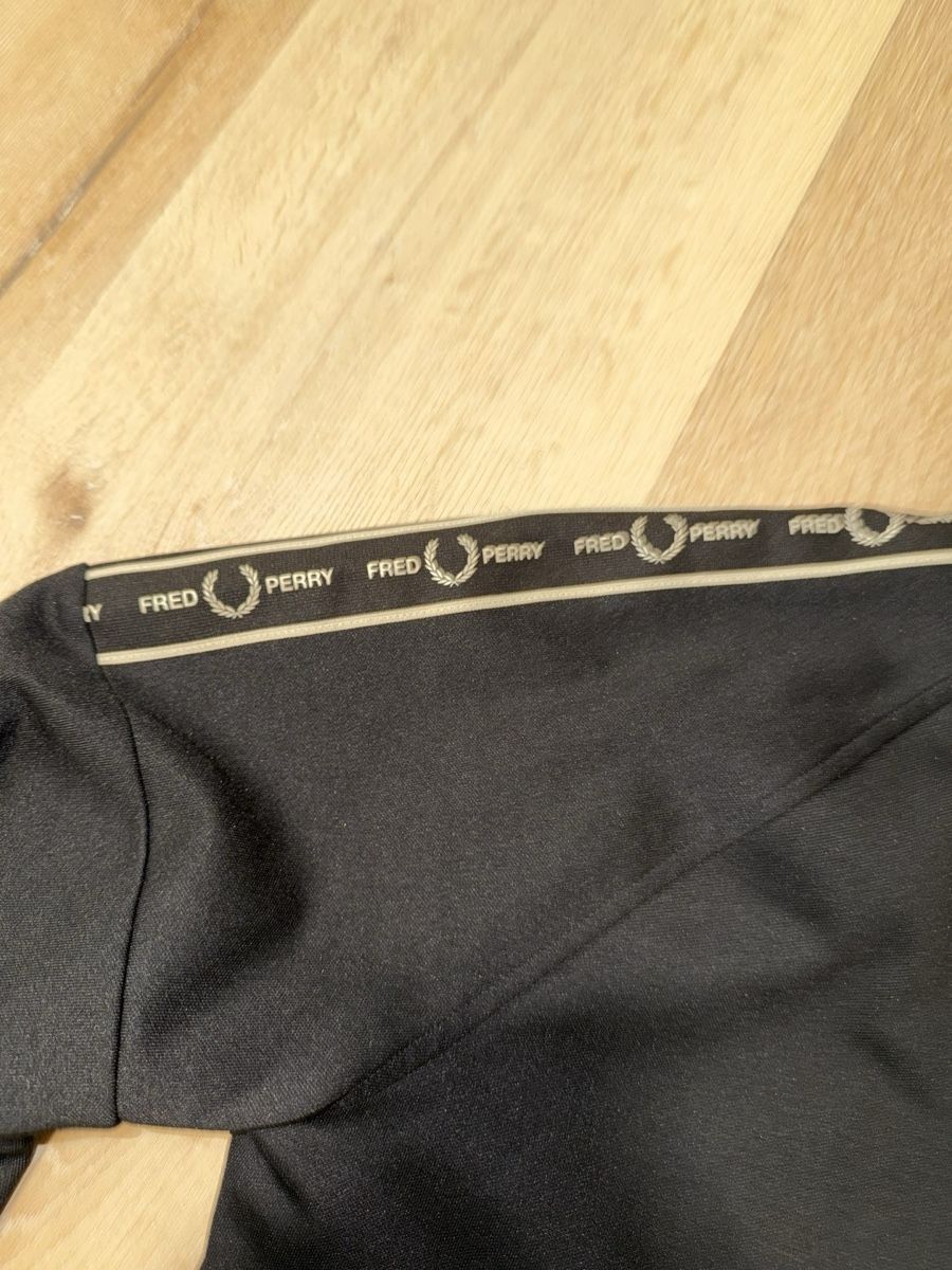 Fred Perry Jacken: FRED PERRY JACKE – Gebraucht aus Rorschach von med_cg8c 1