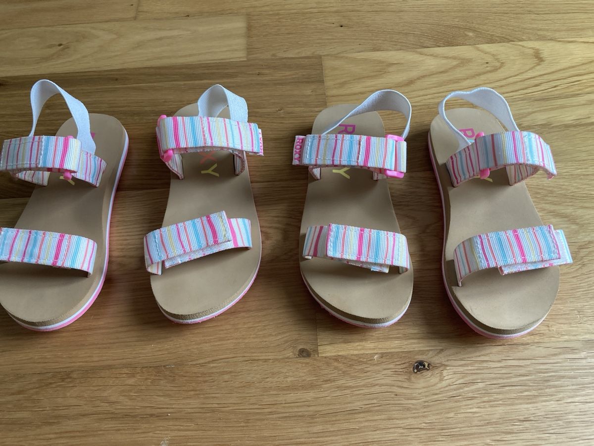 Roxy Chaussures filles: Roxy Sandalen gestreift Grösse 27 – D'occasion à Staad SG par gab_7dr9
