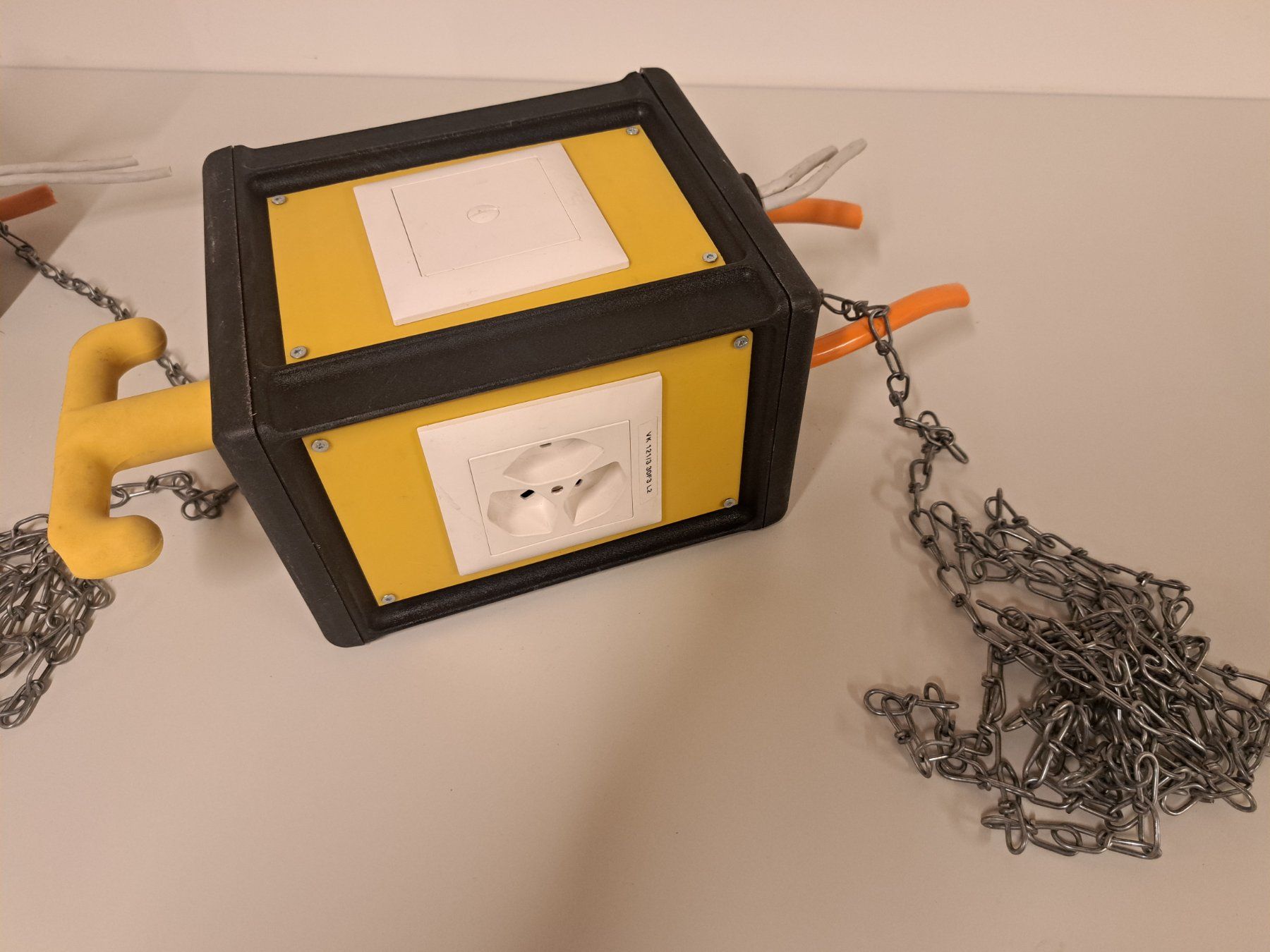 Alimentation électrique: 2x Stromverteiler Hängebox Strombox Steckerbox – D'occasion à Belp par deal-now 3