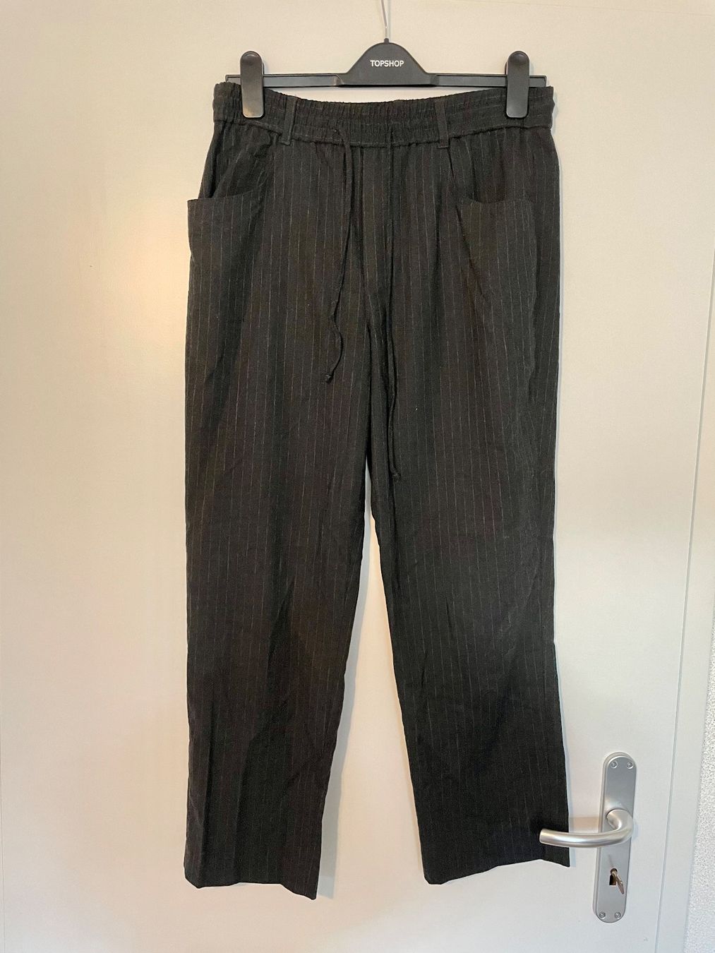Zara Pantaloni: Tailored trousers – Usato da Roche VD venduto da closetcleanse