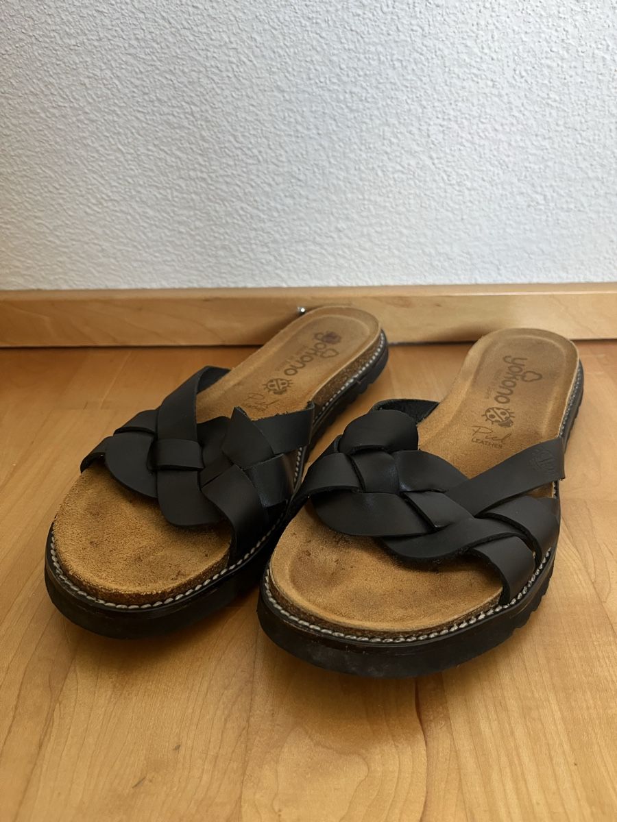 Damenschuhe: Yokono Schlappen – Gebraucht aus Sins von julesbreaktherules