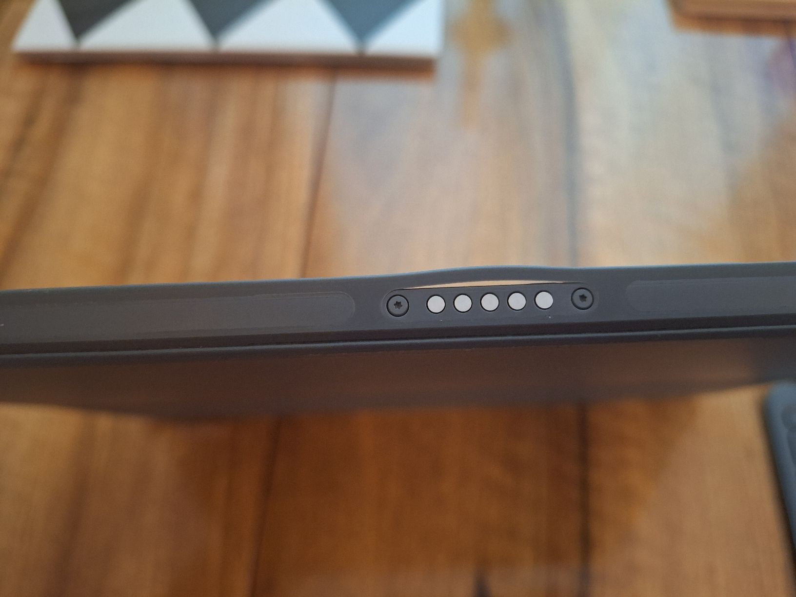 Logitech Claviers: Logitech Combo Touch iPad Air 13  – D'occasion à Bern par and_ygp8 4
