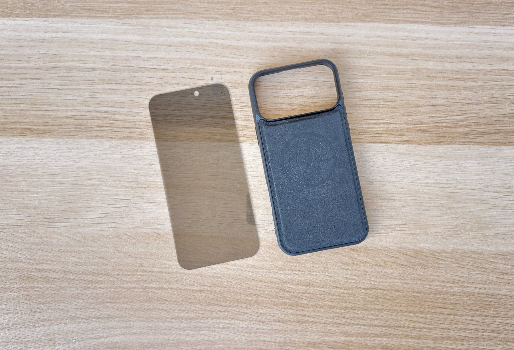Apple Cover & Protezioni schermo: Coque iPhone 17 Pro Max effet cuir avec protection écran – Usato da Thônex venduto da BrYu 1