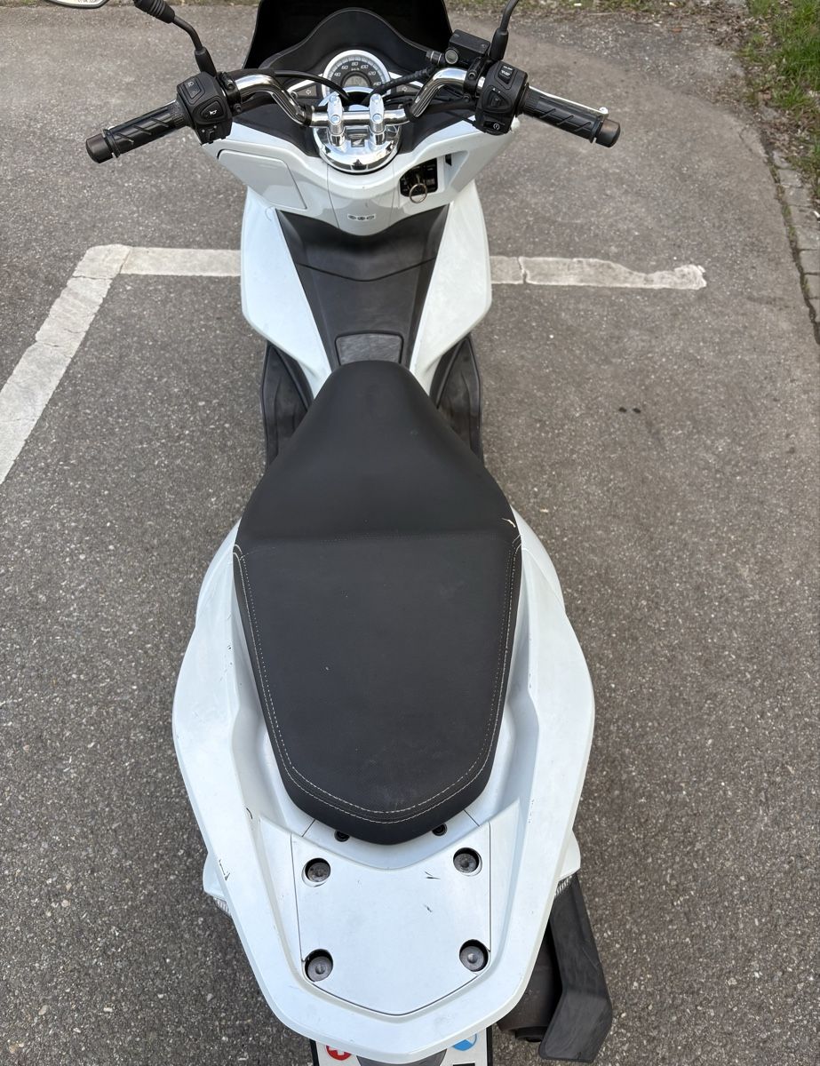 Honda Scooters: Honda PCX 125ccm – Gebraucht aus Zürich von the_tht5 4