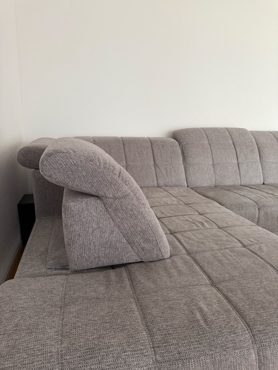 Divani: Gemütliches Ecksofa mit Liegefunktion und Hocker in Grau – Usato da Rüfenach AG venduto da samirh 7
