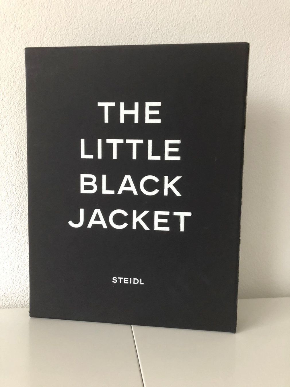 Libri: KARL LAGERFELD - THE LITTLE BLACK JACKET – Usato da Zürich venduto da Christian-Albert 1