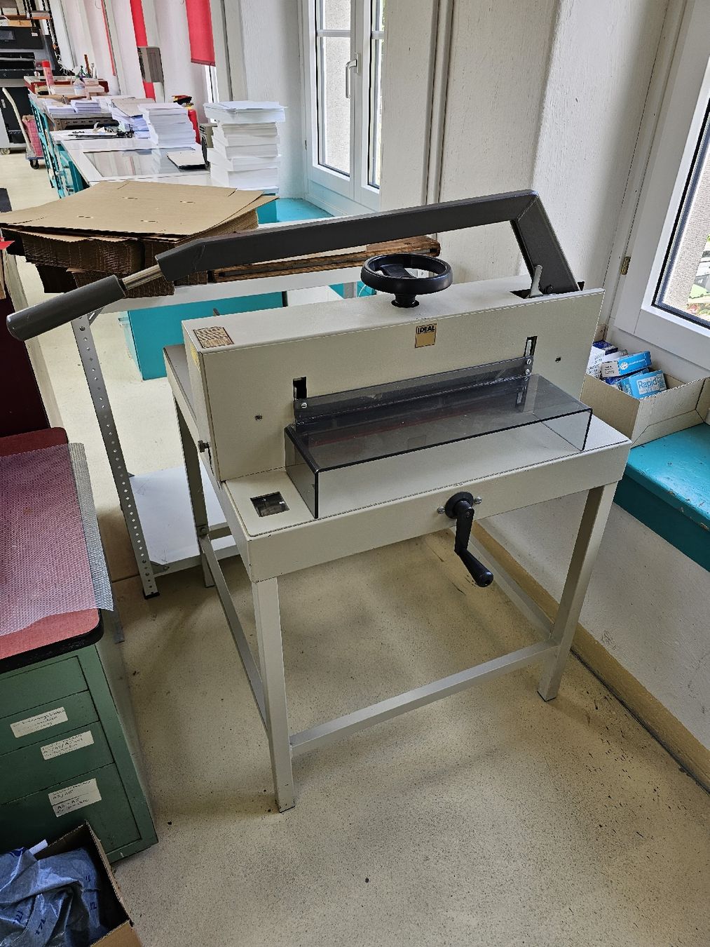 Alle Maschinen: Hand-schneidemaschine – Gebraucht aus Meisterschwanden von Hummer21
