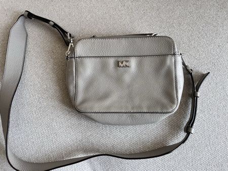 Michael Kors Handtasche Leder Grau verstellbarer Riemen 