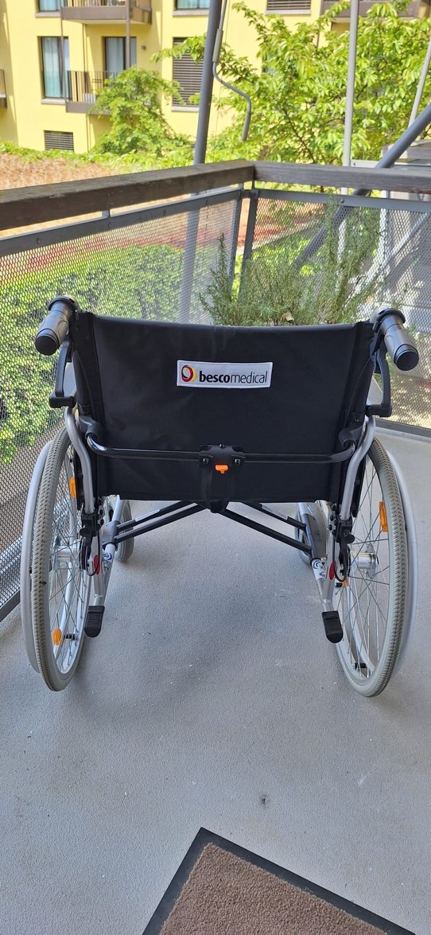 Sedie a rotelle: Neuwertiger Rollstuhl Preimus ML-XL 56 – Usato da Herrliberg venduto da laurastar03 3