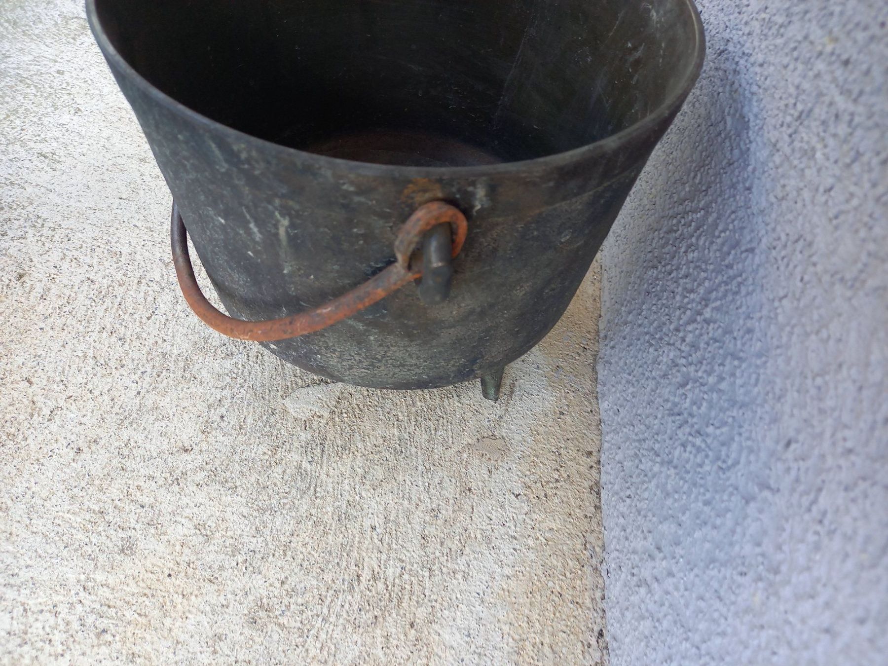 Pentole: Chaudron ancien en fonte – Usato da Rossens FR venduto da Souris1 2