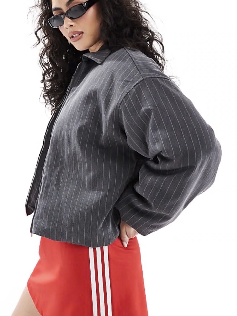 Monki Jacken: Monki Pinstripe Bomber Jacket – Neu (gemäss Beschreibung) aus Lausanne von NoraPlethora