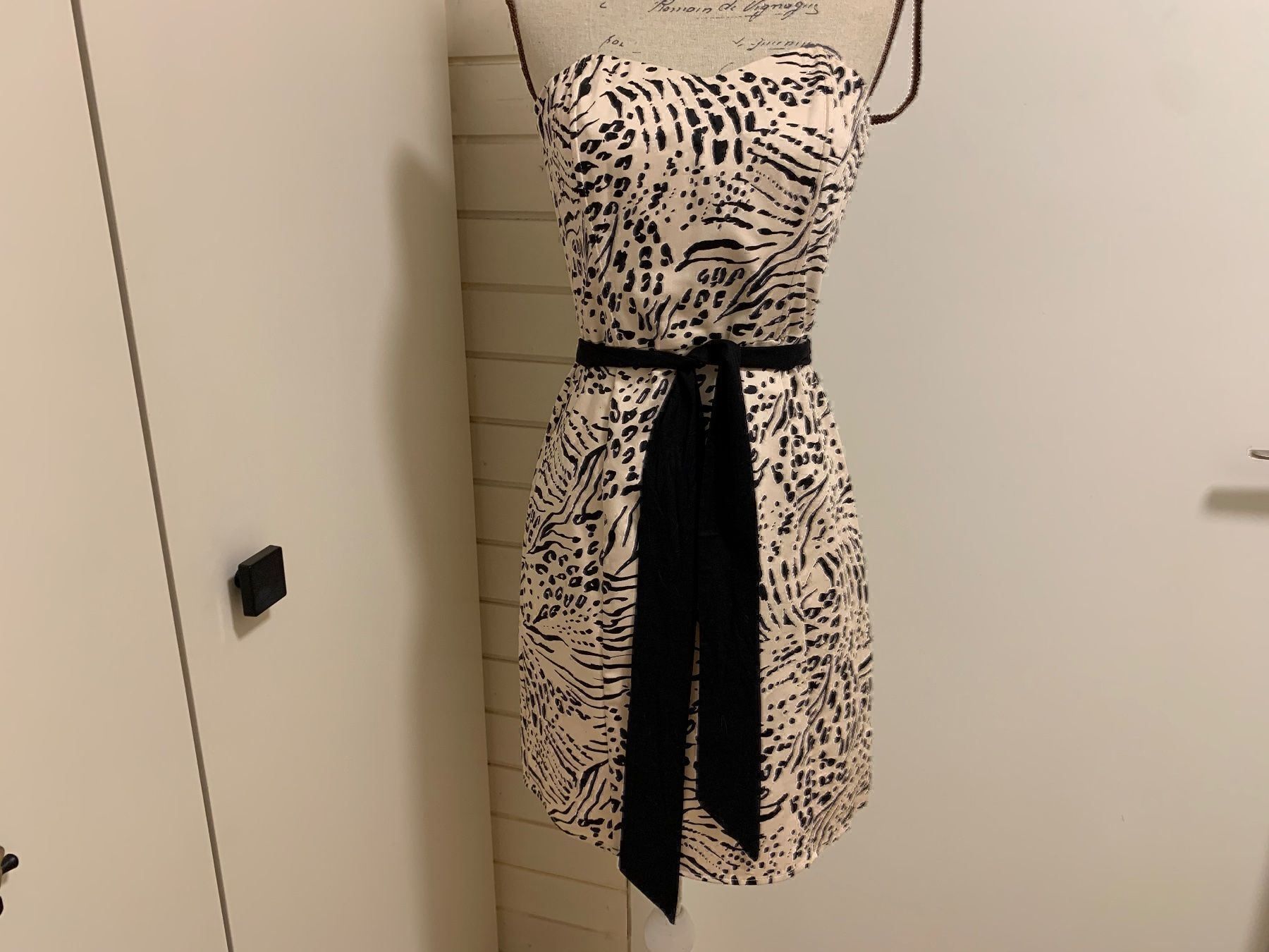 H&M Kleider: H&M Kleid beige/schwarz Gr. 40 – Gebraucht aus Aarau von Obdulia