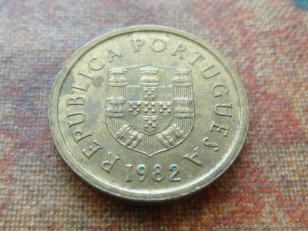 Tutti le monete: PORTUGAL  1  Escudo  1982 – Usato da Romanel-sur-Lausanne venduto da Swift13