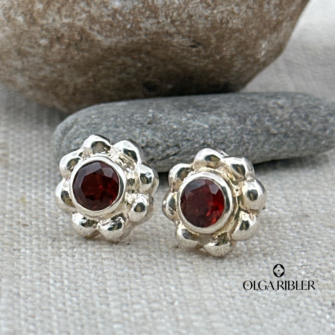 Olga Ribler Boucles d'oreille: Silber Ohrstecker mit Granat – Neuf (Voir description) à Luzern par MonikaS03