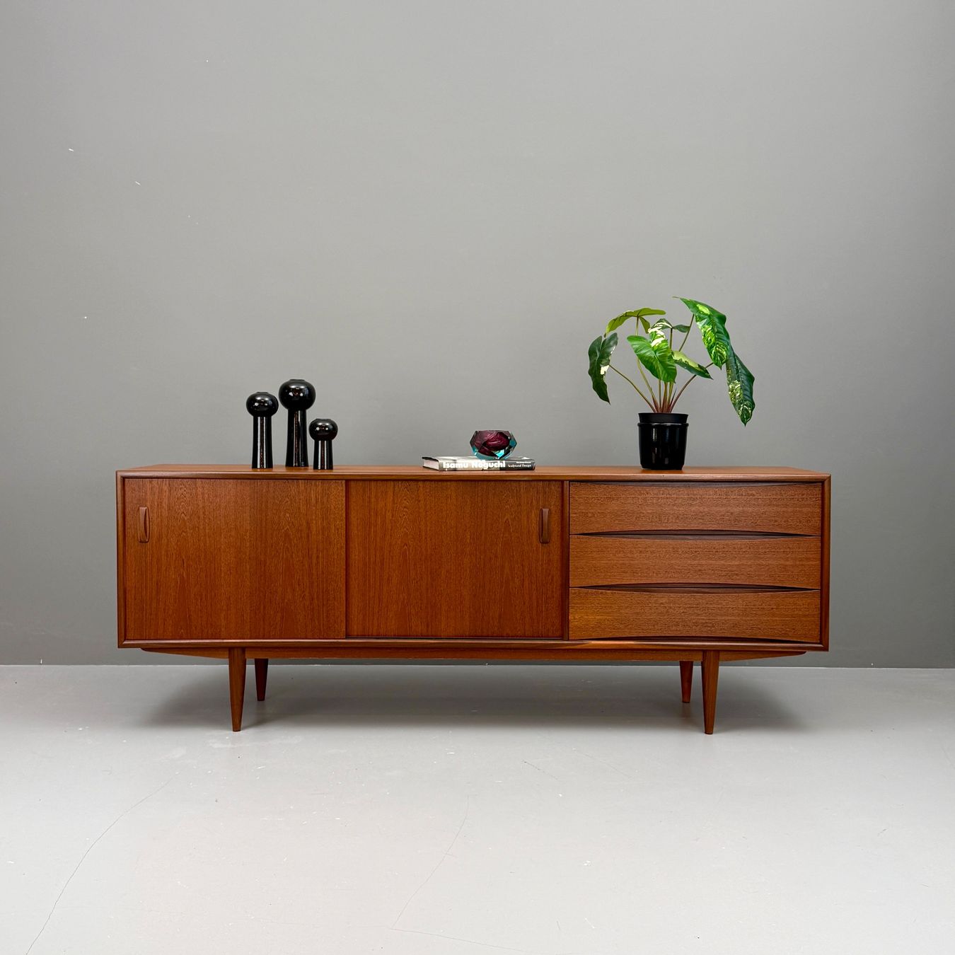 Pfister Büffets: Midcentury Teak Sideboard, CH – Gebraucht aus Uetikon am See von StudioVintage