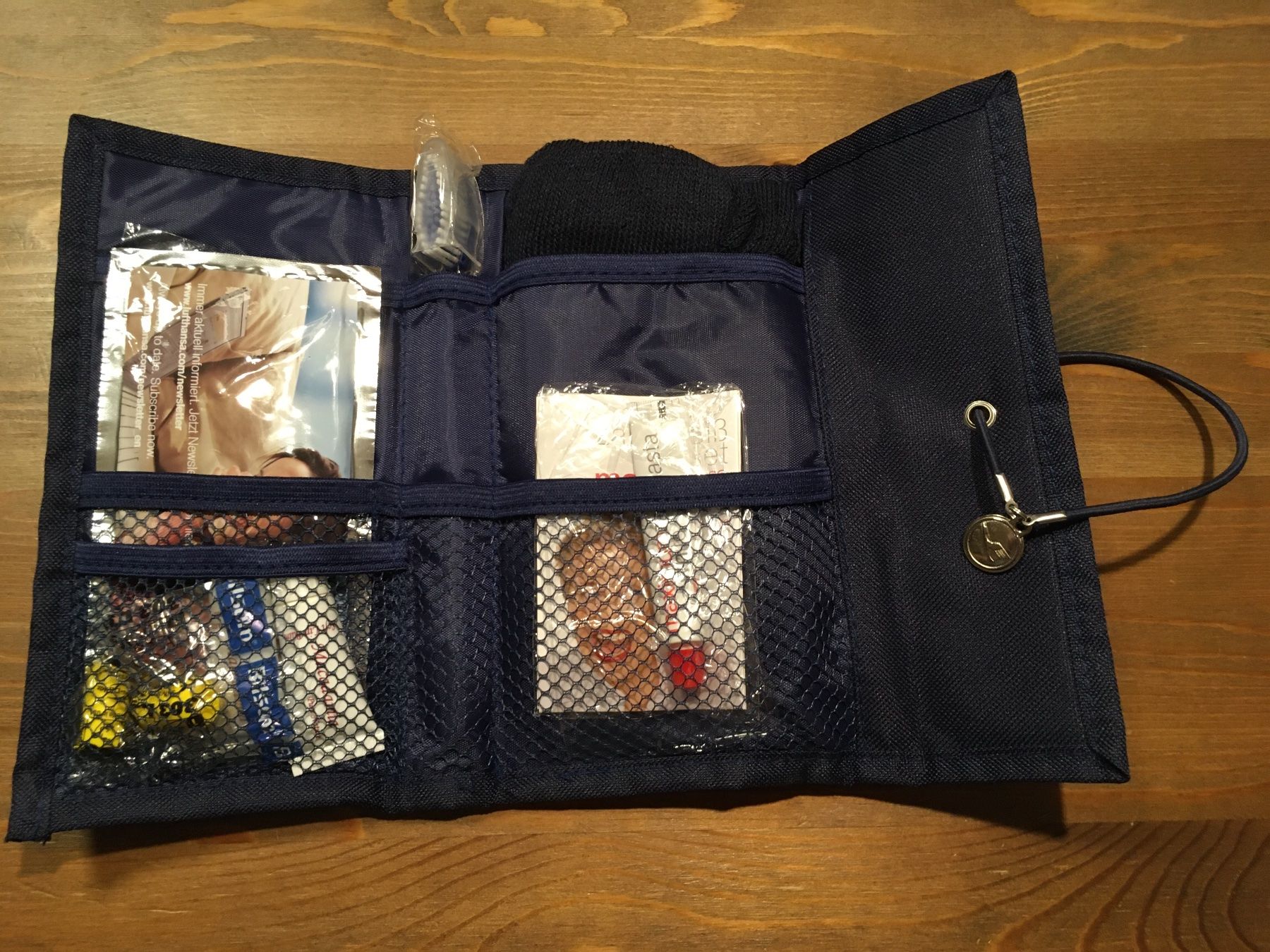 Kosmetikkoffer: Lufthansa Amenity Kit - Necessaire - Toiletry Bag – Neu (gemäss Beschreibung) aus Altdorf UR von Mini037 1
