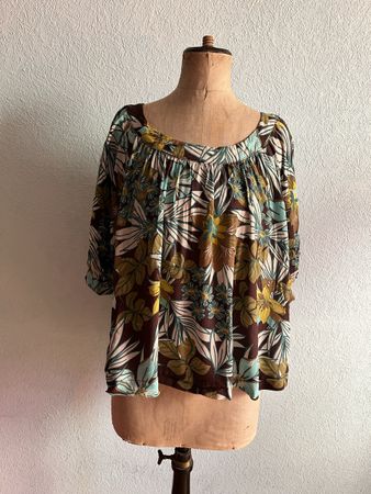 Top fleuri taille L bon état