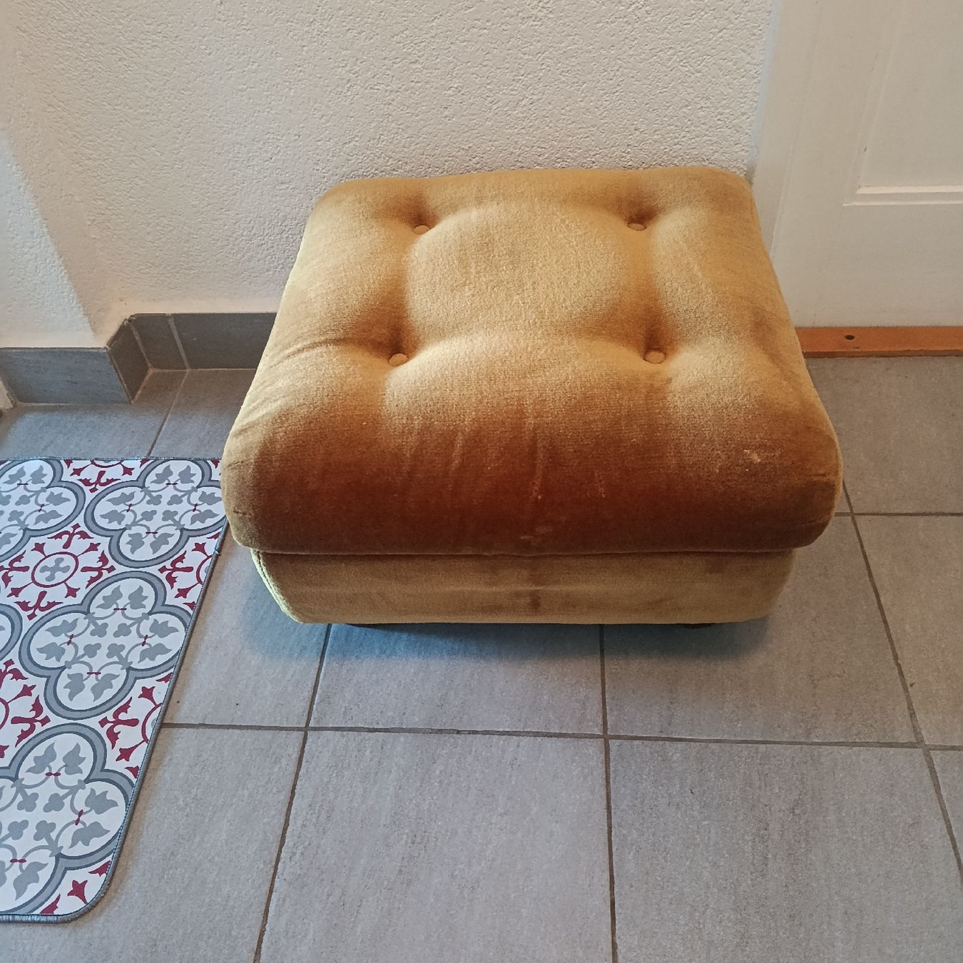 Sgabelli: pouf  en velour – Usato da La chaux de fonds venduto da ton_79f7