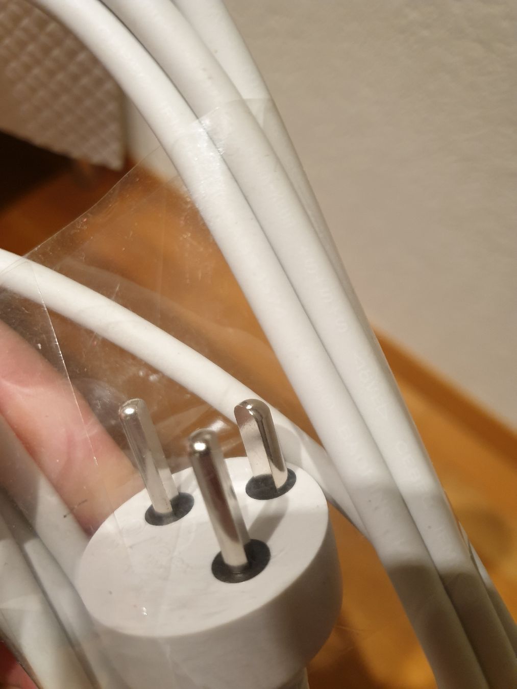 Apple Cavi: Apple Strom Kabel mit ausländischen Stecker – Nuovo (secondo la descrizione) da Ittigen venduto da Ziok187 5