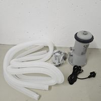 Intex Filterpumpe C1000, ideal für Pools im Garten.