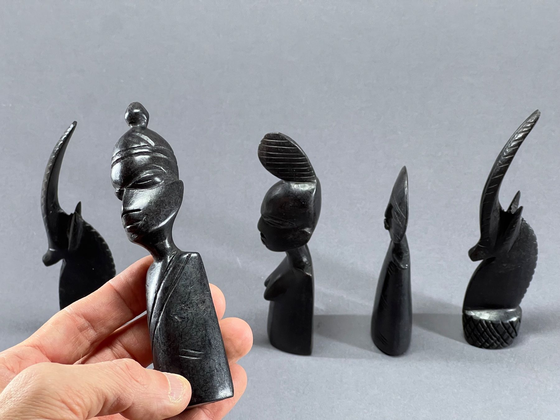 Alle Dekorationen: Afrikanische (Senegal) Holzfiguren-Set, Handarbeit, 10 Stück – Gebraucht aus Sennhof von Johnbest 3