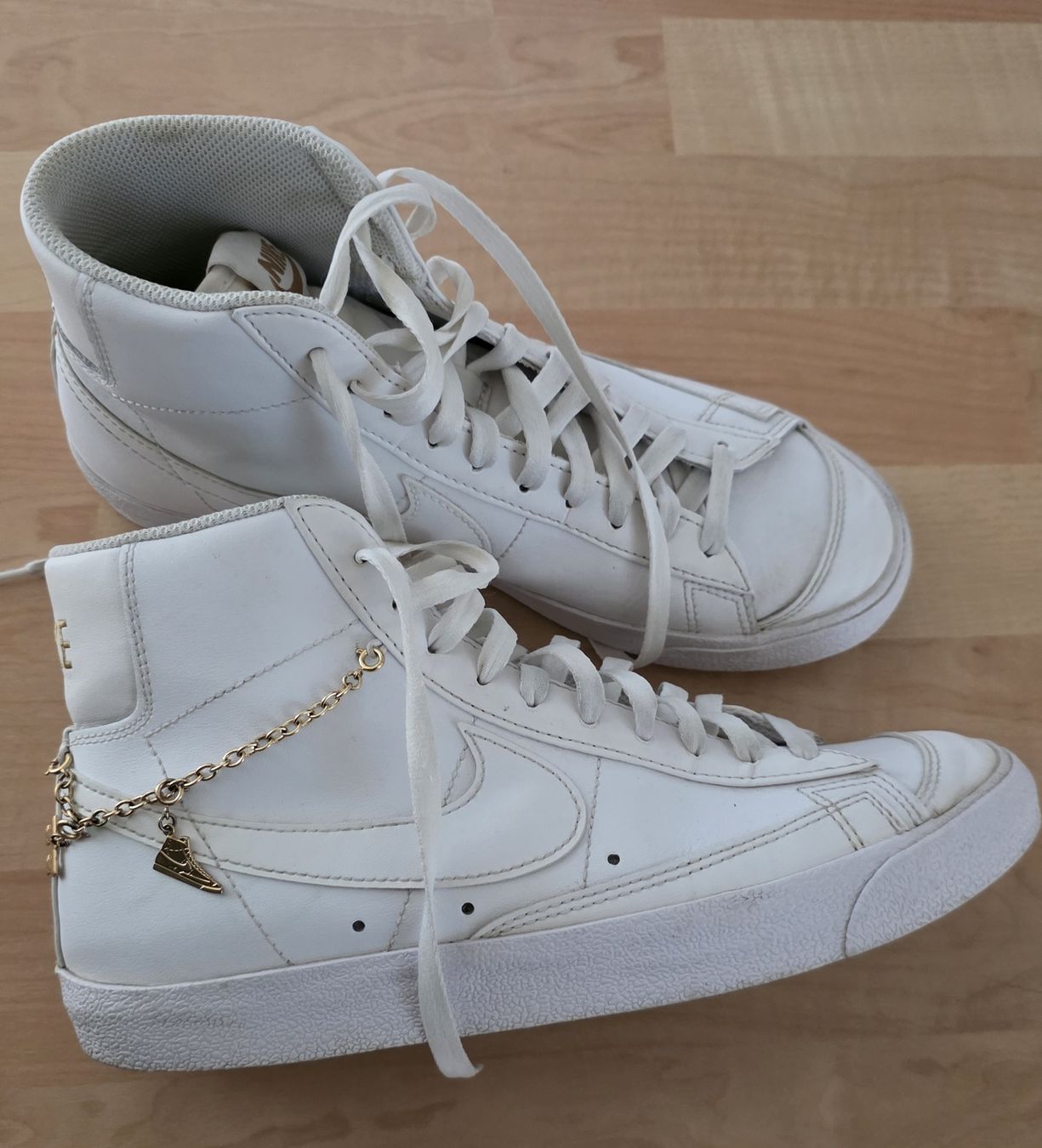 Chaussures femmes: Nike Turnschuhe – D'occasion à Jona par san_f7pf