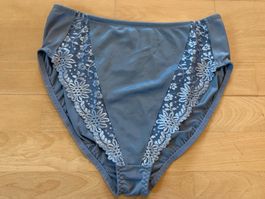 TRIUMPH Ladyform Soft Tai Slip, Gr. 46, Hellblau, NEU