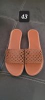Sandales plates marron tressées taille 43/Neuves