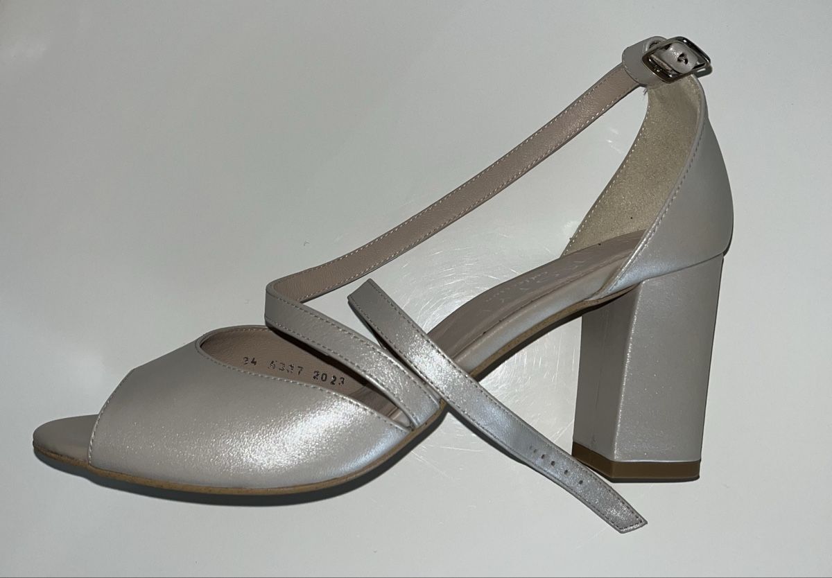 Scarpe da donna: Sandali eleganti Kotyl – Nuovo e nell'imballaggio originale da Cama venduto da lar_2rh9