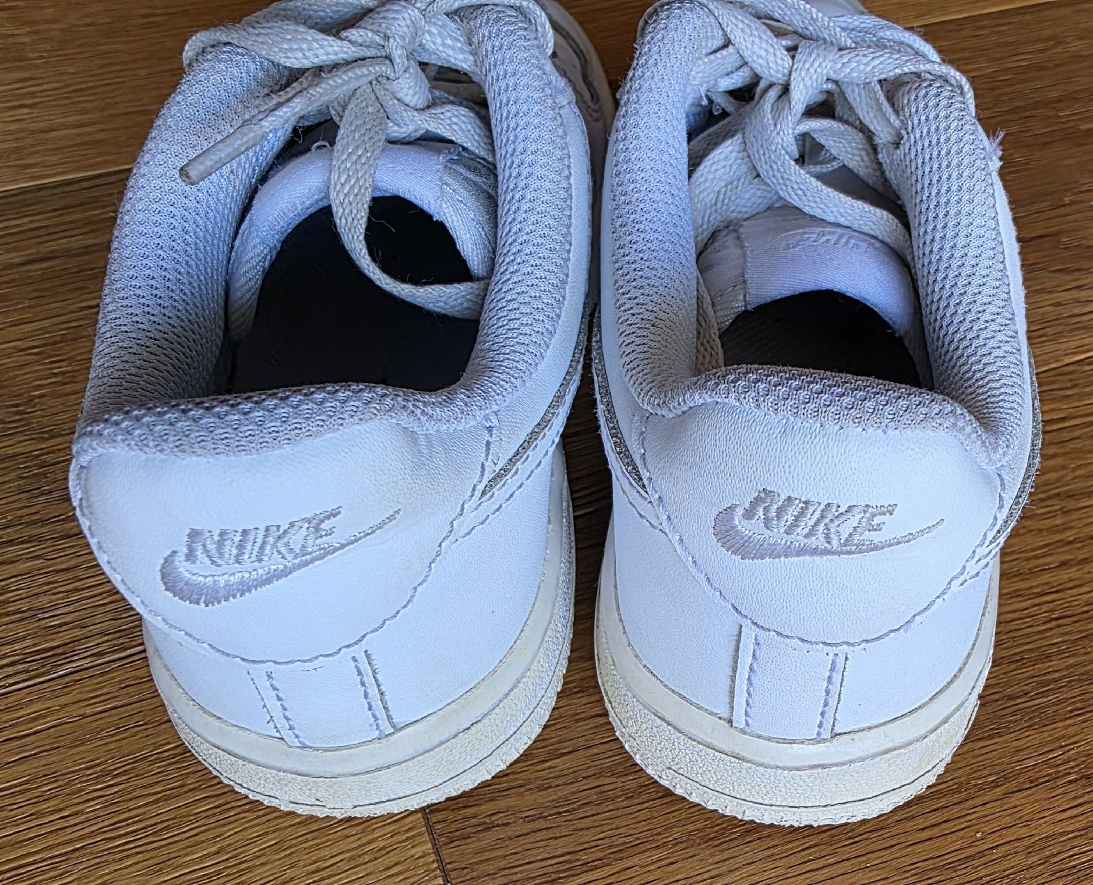 Nike Scarpe per ragazze: Nike Kinder weiss Grösse 32 gebraucht – Usato da Zell LU venduto da claro62 4