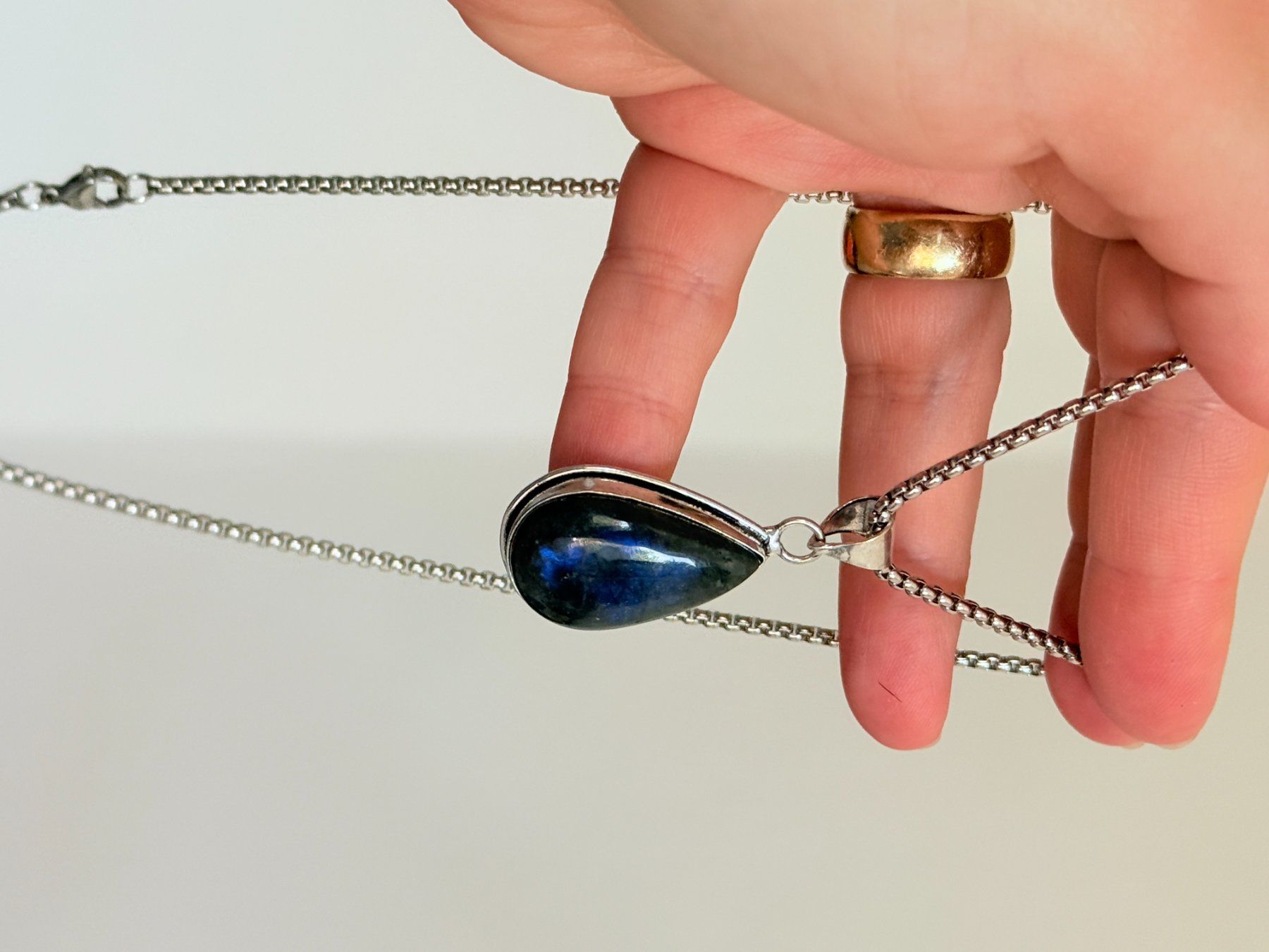 Colliers: Labradorite necklace – Neuf avec emballage d'origine à Genève par AGBERG 2