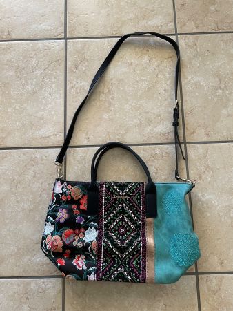 Desigual Tasche mit Henkel und Schultergurt guter Zustand