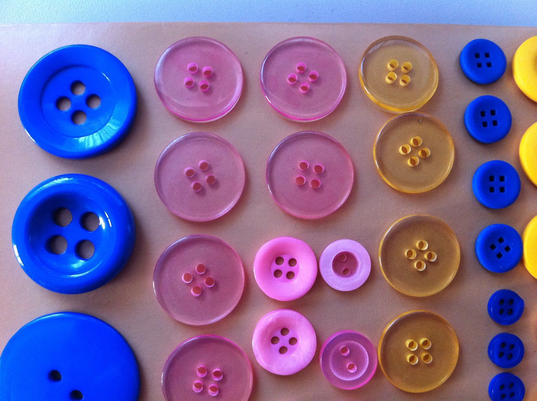 Boutons: 60 bunte Knöpfe – Neuf (Voir description) à Brunnen par Artemis53 1
