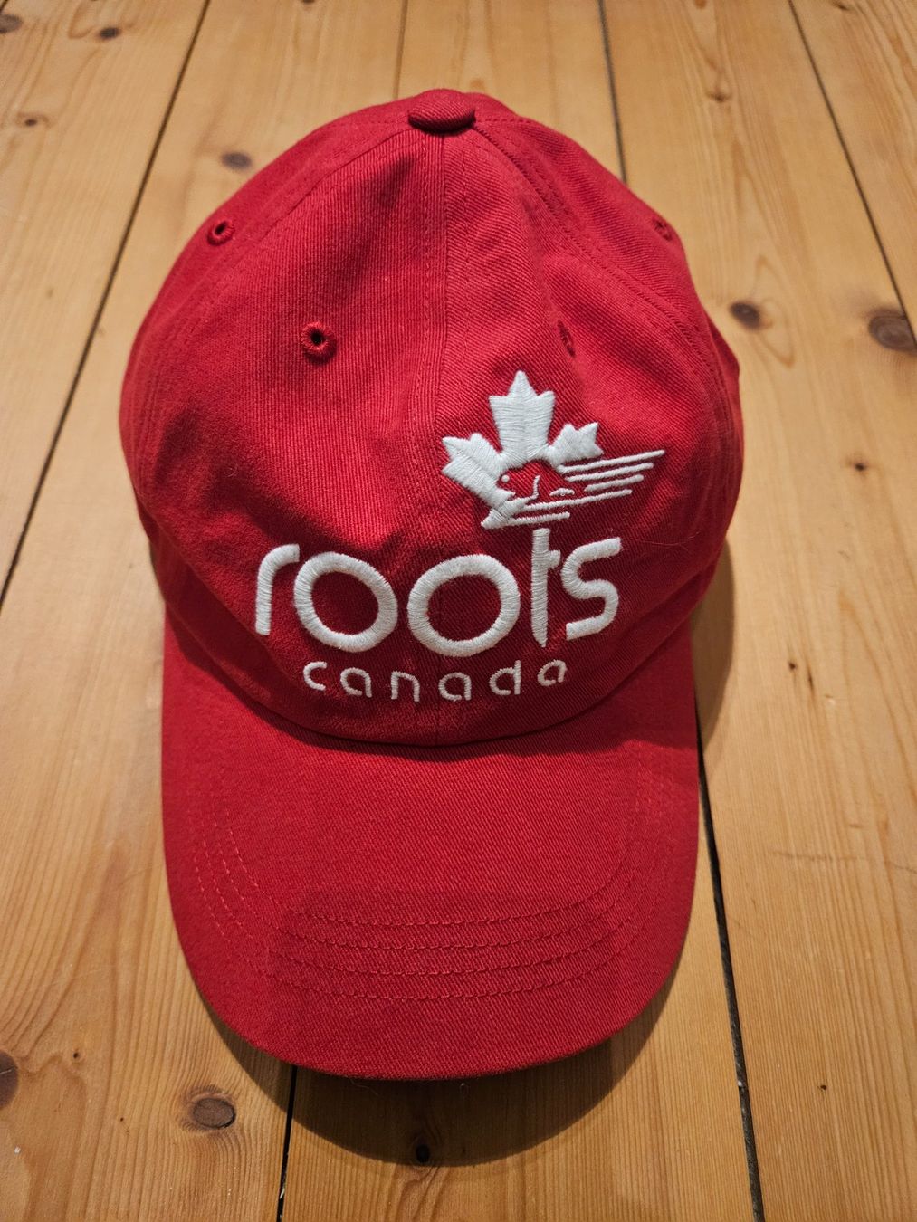 Altro in  Abbigliamento & Accessori: NEU Roots Canada Cap rot – Usato da Rifferswil venduto da fle_5nqr