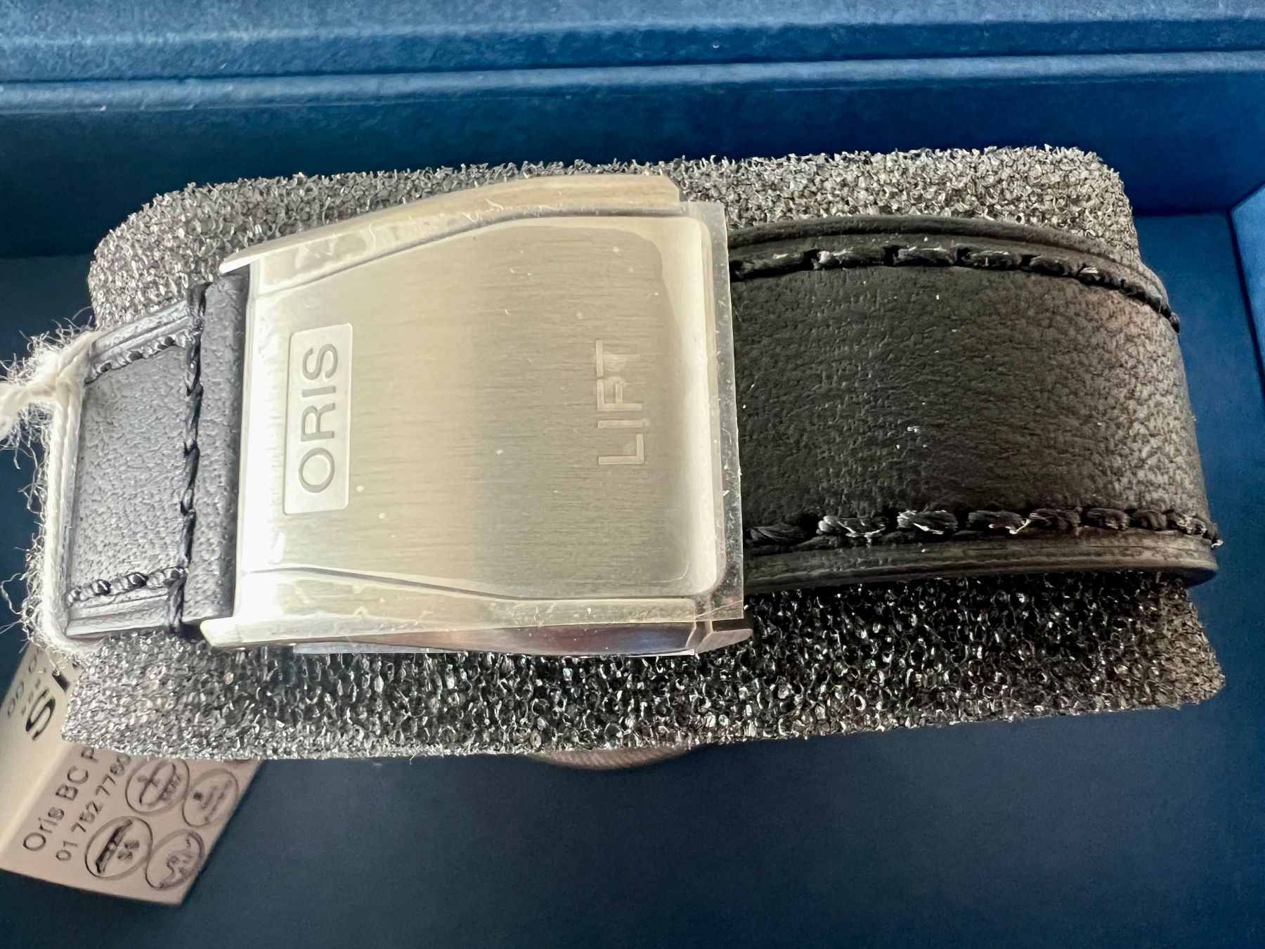 Oris Orologi: ORIS Big Crown Propilot Day Date, Full Set, Blue dial,Fr2250 – Nuovo e nell'imballaggio originale da Le Mont-sur-Lausanne venduto da LycaGallery 7