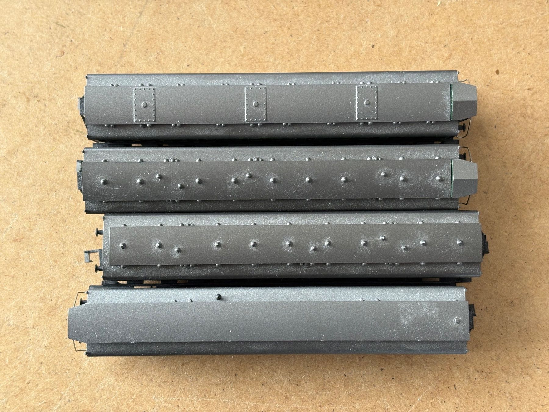 Fleischmann Modellini di ferrovie: 4x Fleischmann Personenwgen + Gepackwagen – Usato da Hauterive NE venduto da eriamch 1