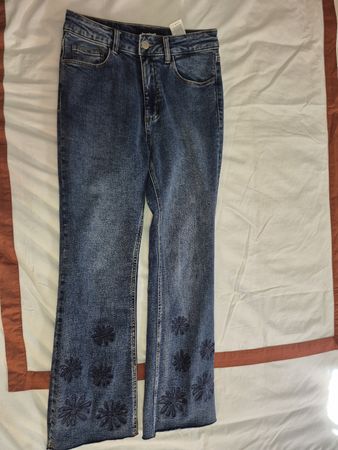 Desigual Jeans, Gr. 38, mit Blumenmuster - Frühlingslook!