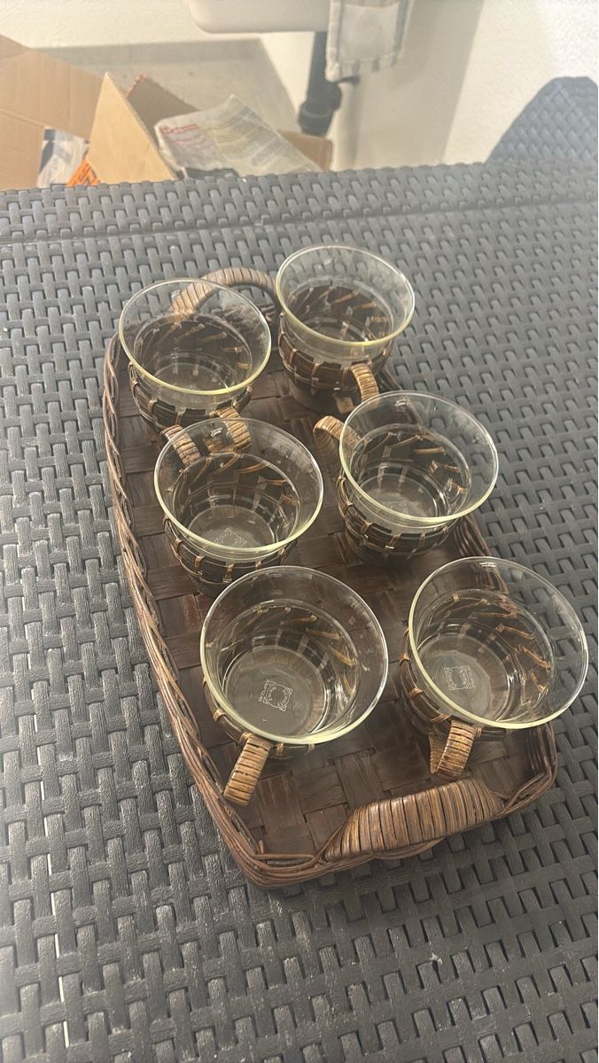 Services de table: 6er Set Glas Untersetzer mit Korb Tablett – D'occasion à rheineck par Neshi06 1