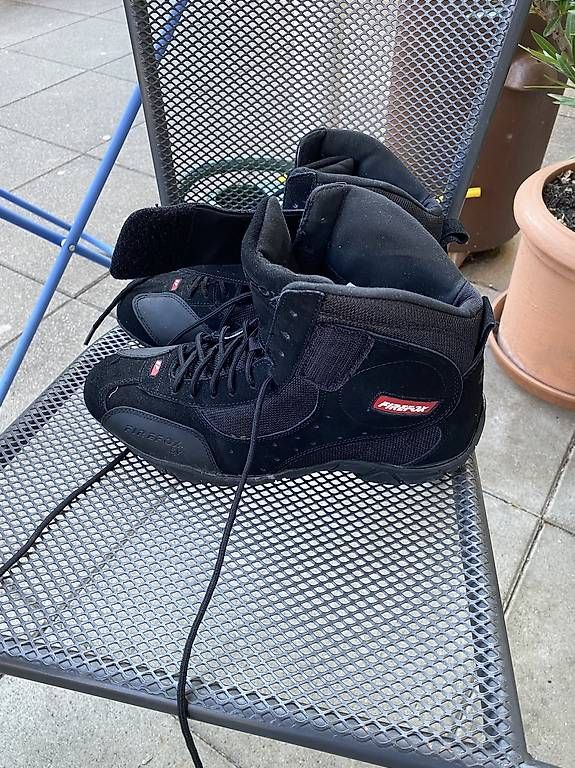 Scarpe da uomo: Motorrad-Schuhe Gr. 44  – Usato da Bern venduto da jad_v7zx
