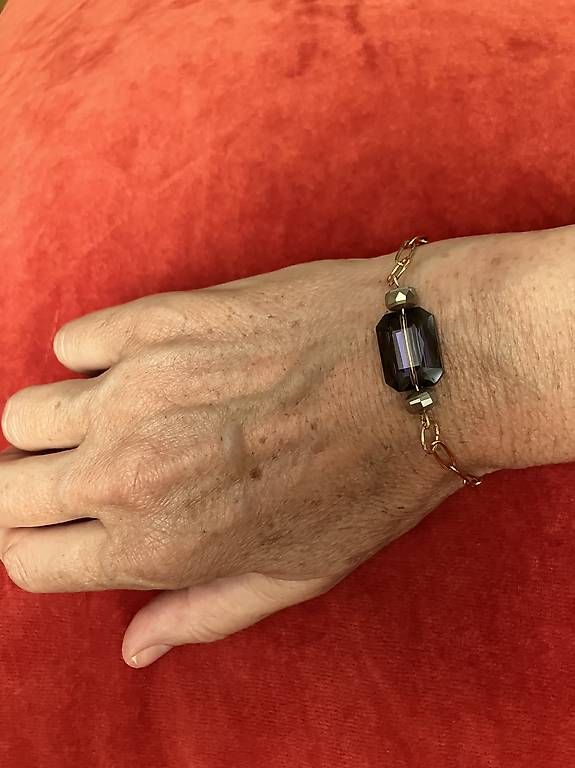 Bracciali & Braccialetti: Modisches Armband mit geschliffenen Glassteinen – Usato da St. Gallen venduto da jbr_q7tx 4
