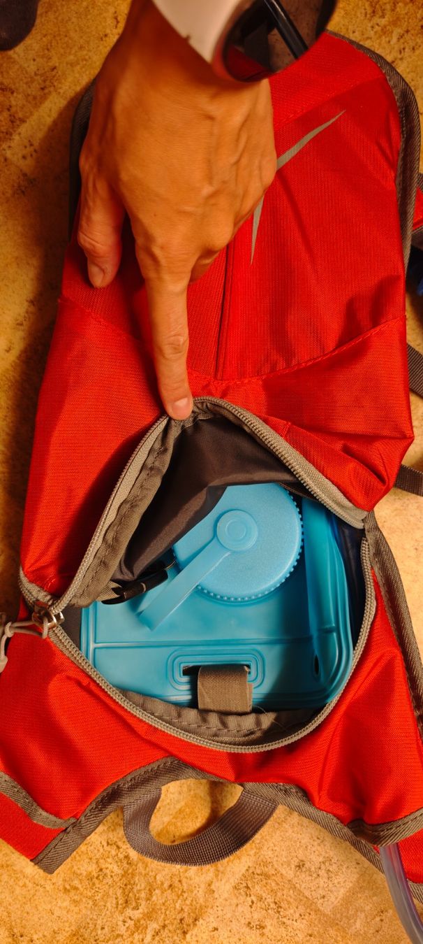 Zaini: ALTITUDE Trinkrucksack / Hydration Backpack mit Trinkblase ( – Usato da Gams venduto da MissTraveller 1