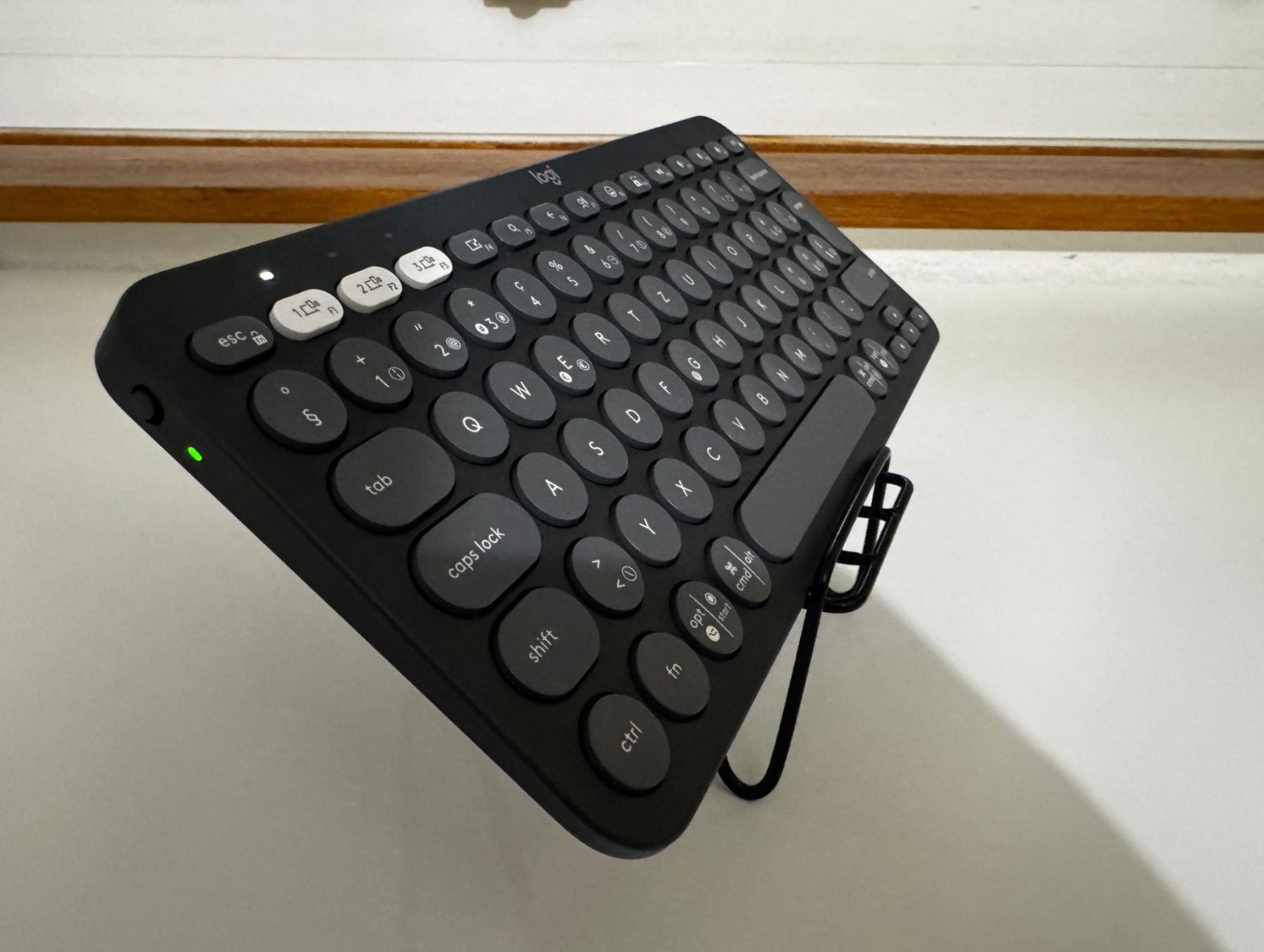 Logitech Tastiere: Logitech Set: K380s Pebble Keys 2 - G203 Gaming Mouse – Usato da Baden venduto da baranbueyuekbodur 2