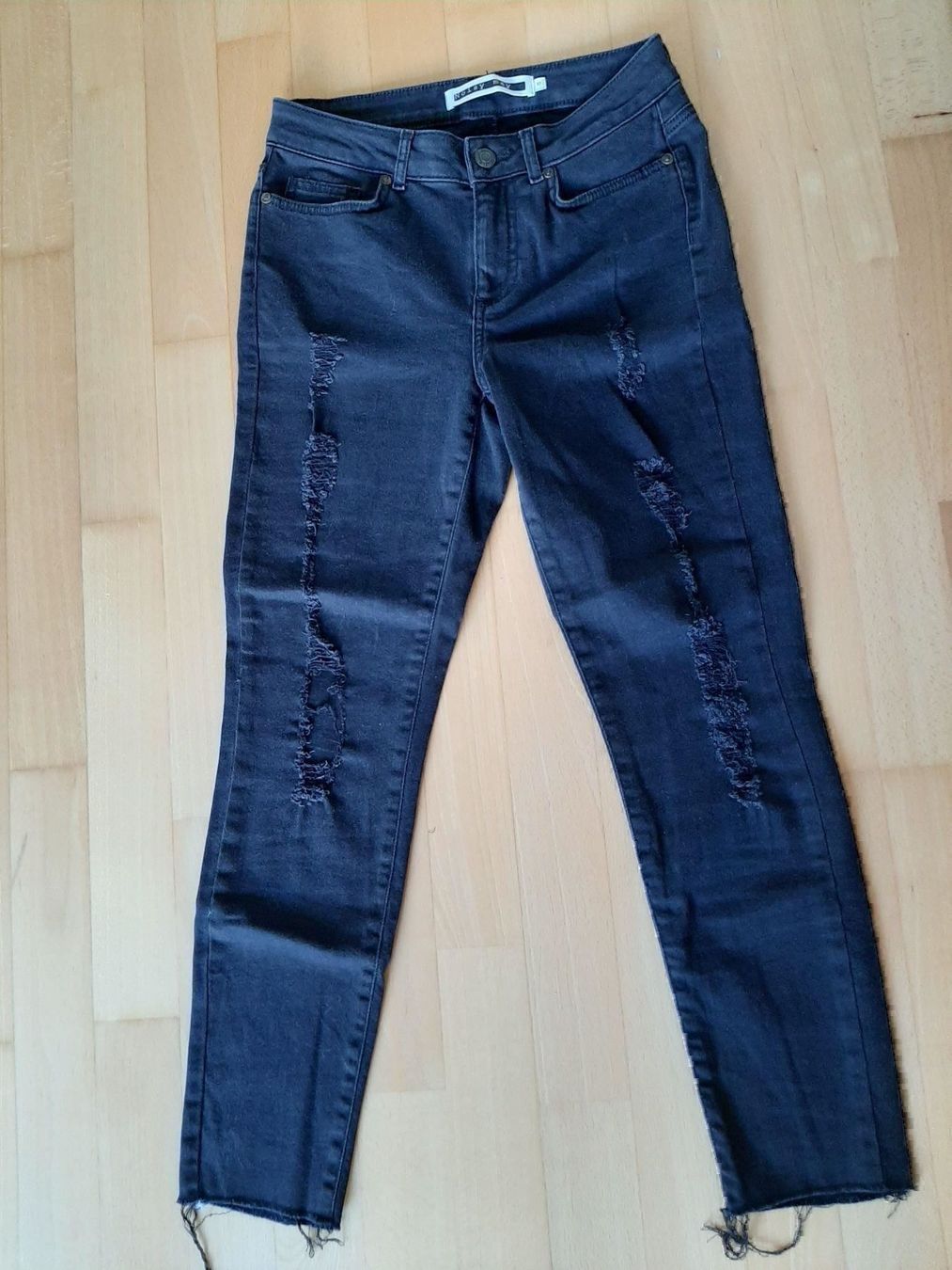 Jeans: Noisy May Jeans mit Rissen – Nuovo (secondo la descrizione) da Marthalen venduto da Jenny.Z
