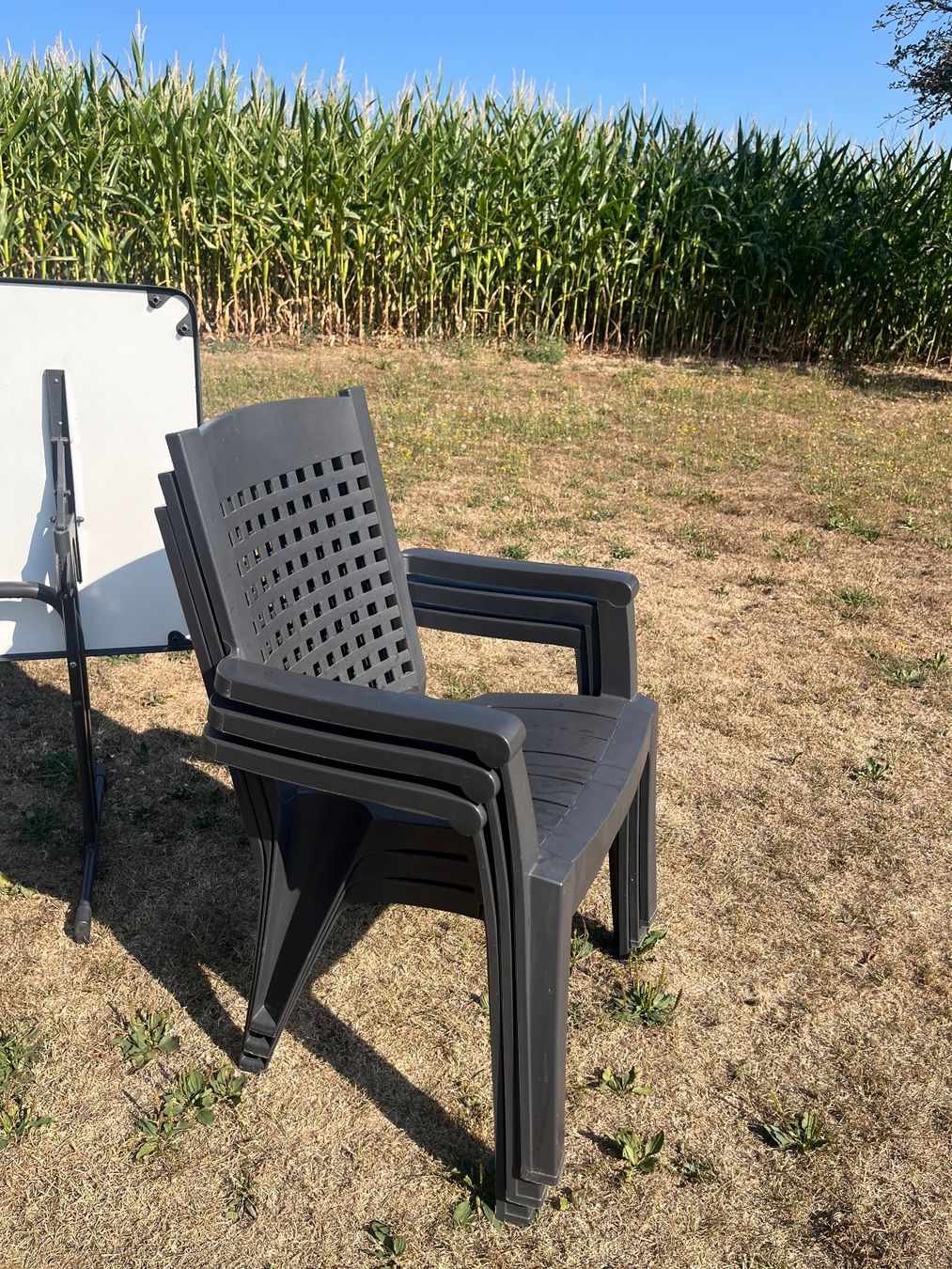 Tables: Gartentisch und 3 Stühle Klappbar – D'occasion à Allmendingen b. BE par juair 5