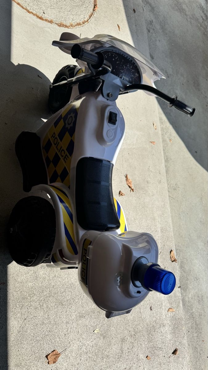 Fahrzeuge für Kinder: Kinderfahrzeug Polizei Motorrad Elektrisch  – Defekt aus Untersiggenthal von Jaymoni 2