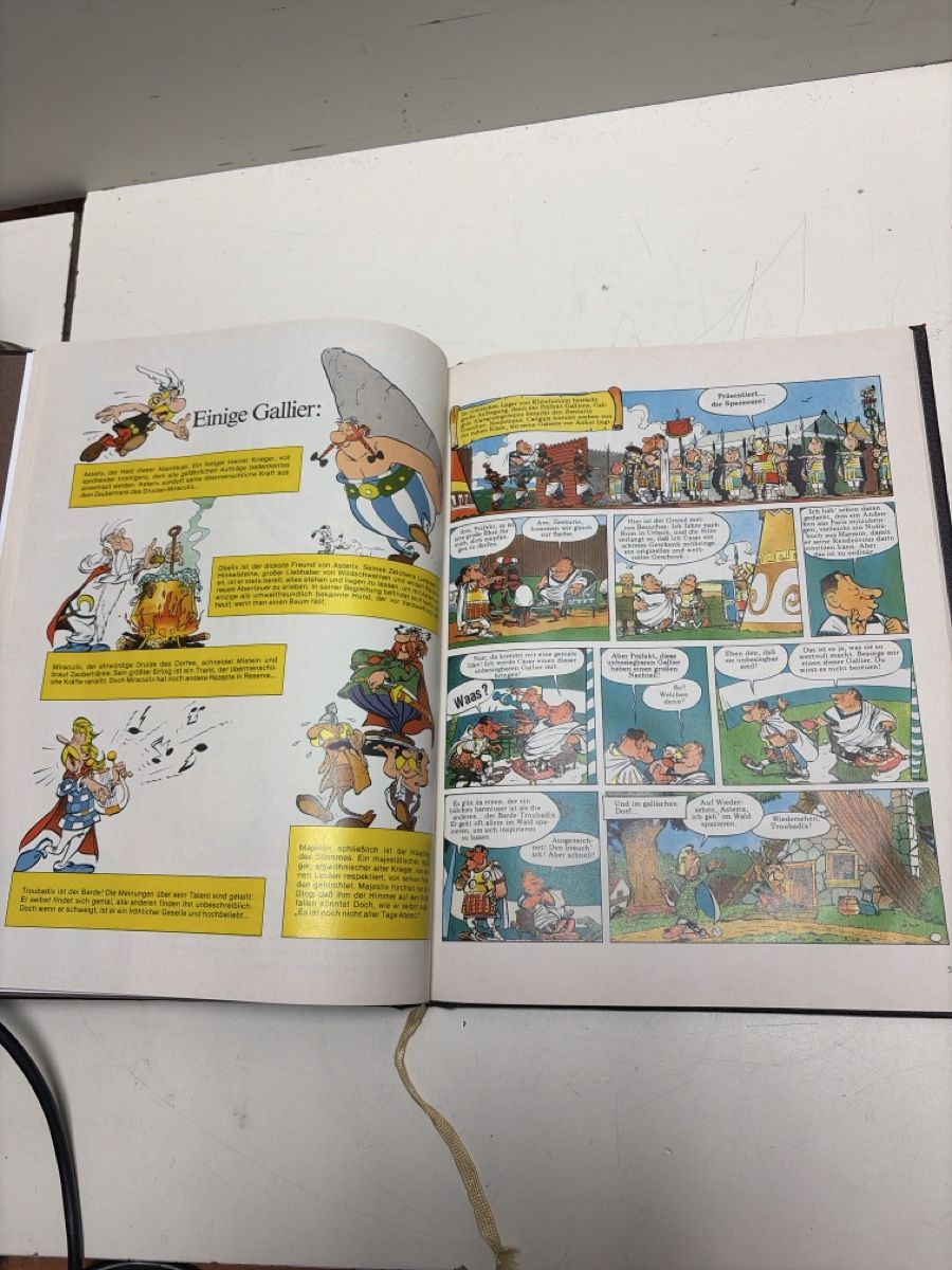 Comics: Buch mit Comicfigur und geometrischem Rand – Gebraucht aus Künten von Schnaepplihuus 2