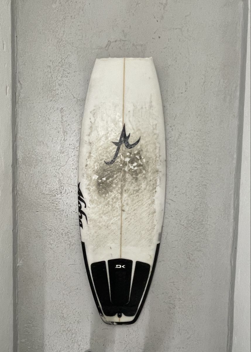 Surfboards & Schwimmbrette: Altes kabuttes Surfboard – Defekt aus Zürich von Luca_Haenni