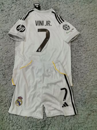 Real Madrid Vini Jr. Kinder Trikot Set, Grösse 152cm neu