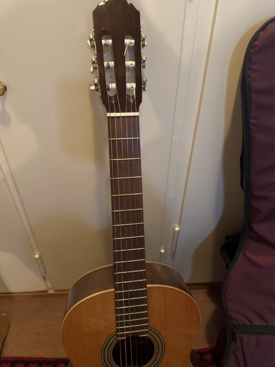 Musikinstrumente: Gitarre Akustik mit Koffer gut erhalten – Gebraucht aus Herisau von Brockinet 6