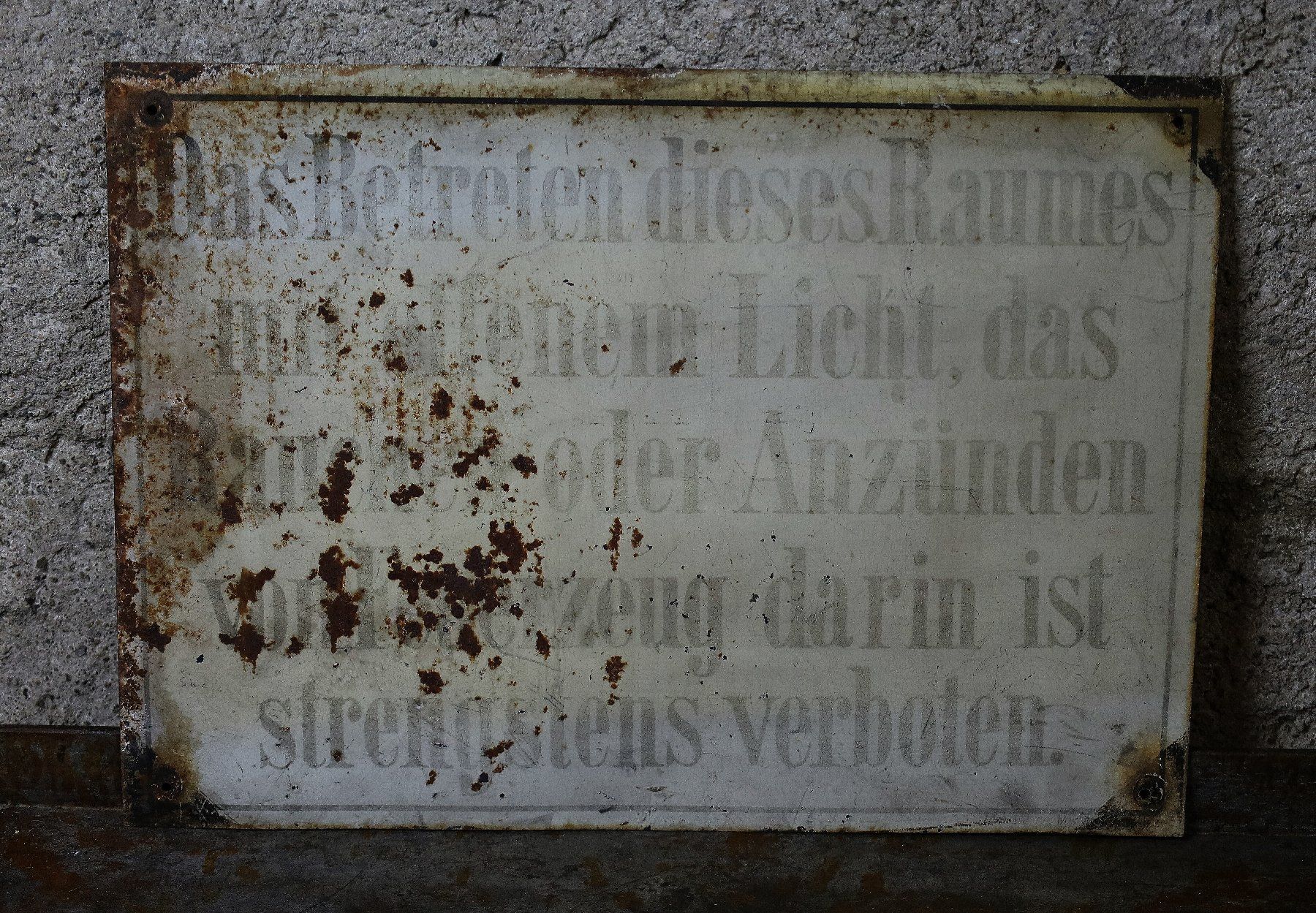 Insegne: Blechschild "Betreten m. Feuerzeug verboten" – Usato da Birrwil venduto da brandschatz_birrwil 1